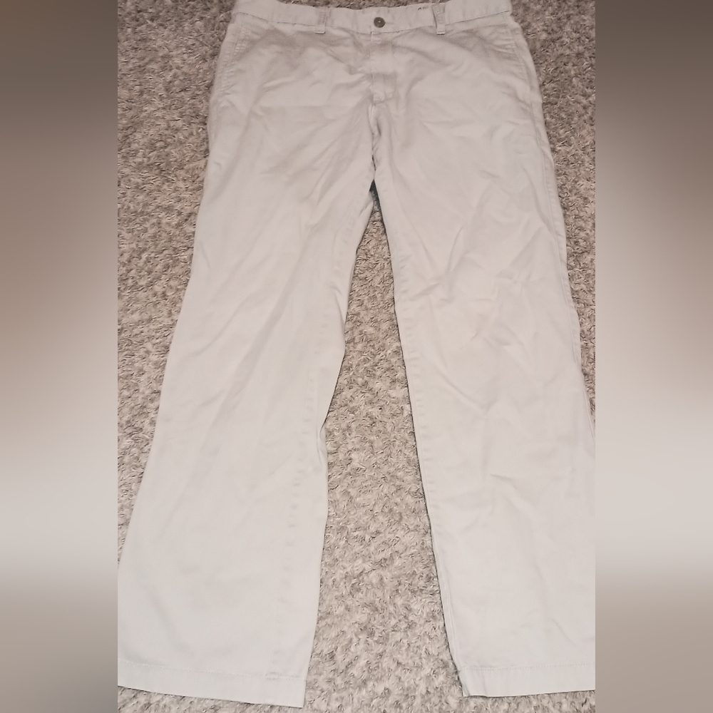 Men's Gap Original Khaki Pants Size 33x32 Color Cream Pockets Business Casual Ch